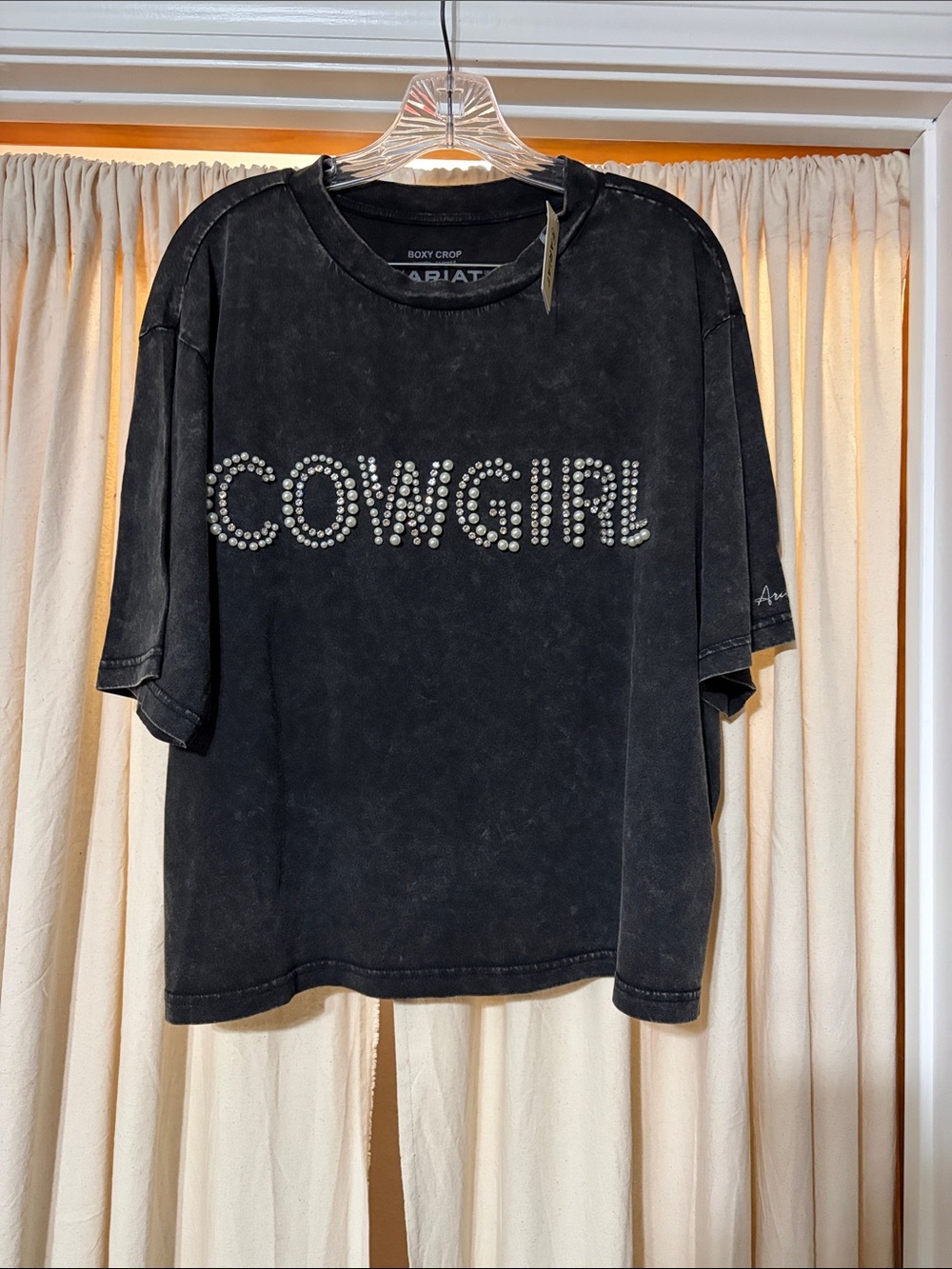 NWT Ariat Boxy Crop